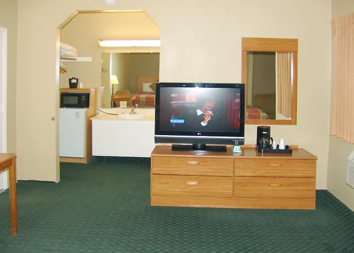Holland Inn And Suites