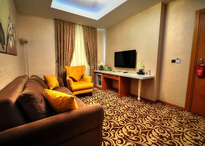 Golden Deluxe Hotel