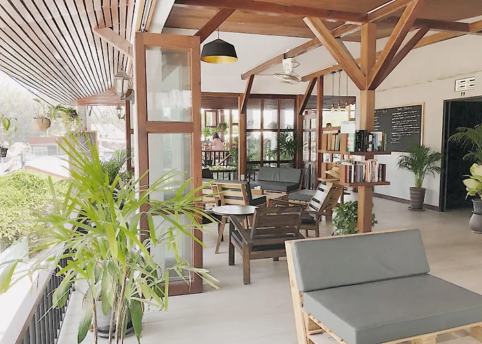 The Reef Hotel & Studios