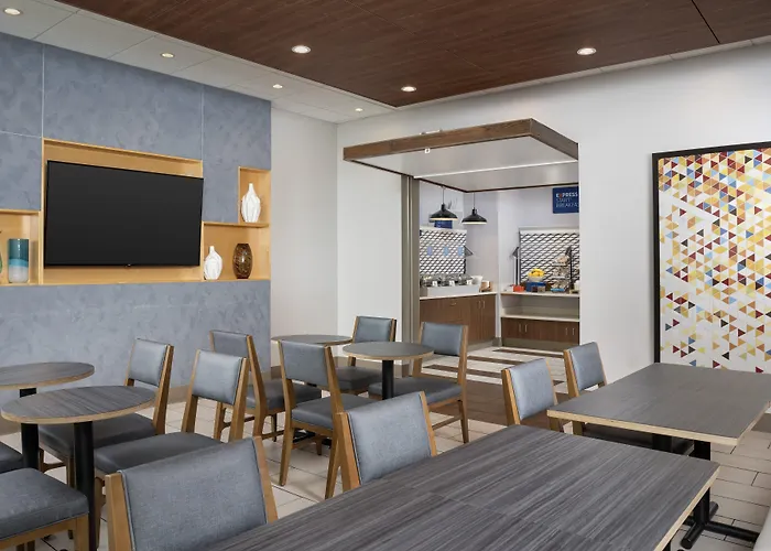 Holiday Inn Express & Suites Pittsburgh North Shore By Ihg