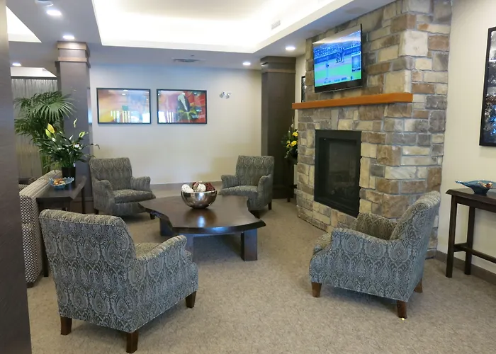Days Inn & Suites By Wyndham Lindsay