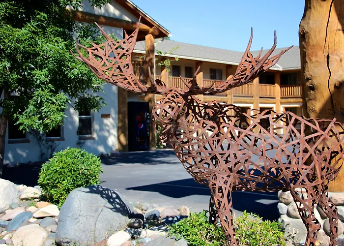Moose Creek Lodge & Suites
