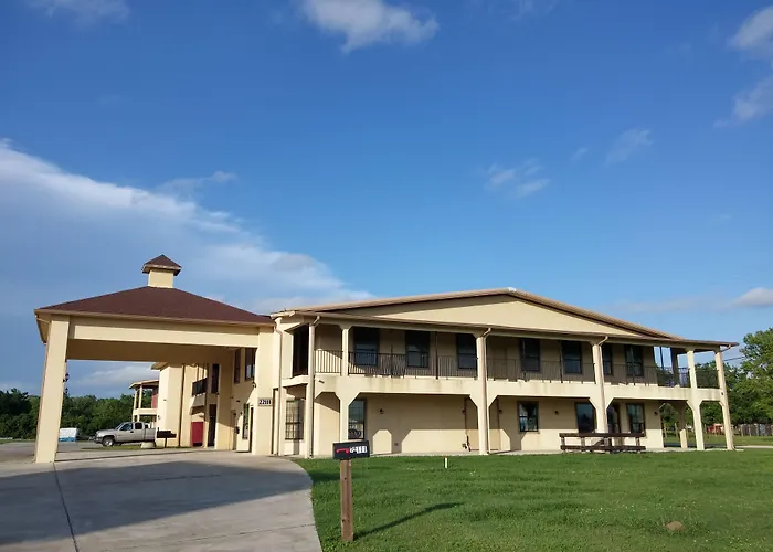 Country Regency Inn & Suites