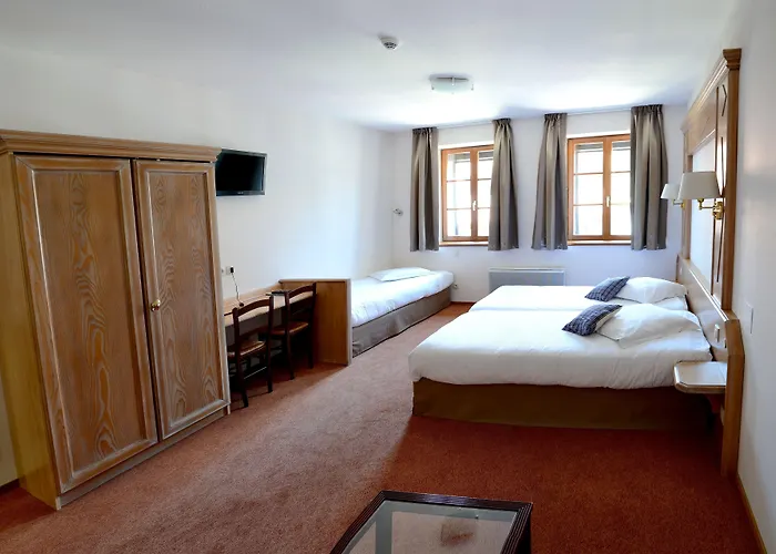 Logis Hotel De La Cloche