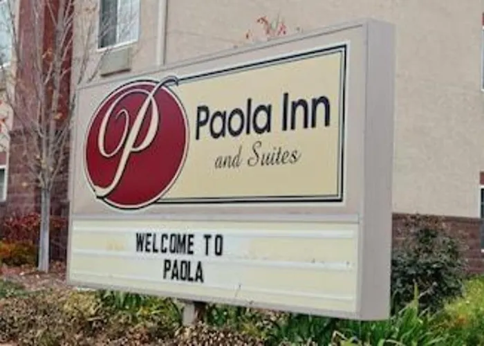 Paola Inn And Suites