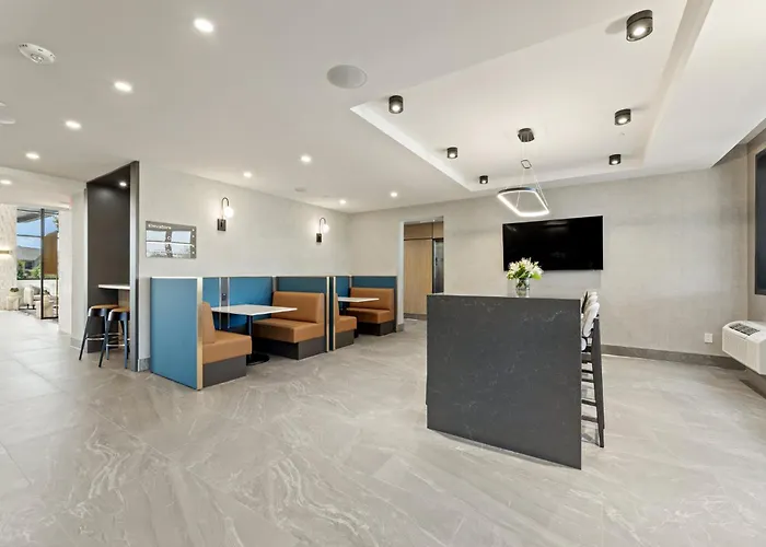 Sandman Signature Winnipeg Airport Hotel & Suites