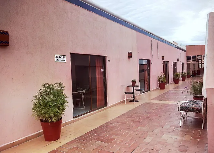 Los Jitos Hotel & Suites
