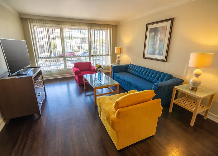 Cal Mar Hotel Suites