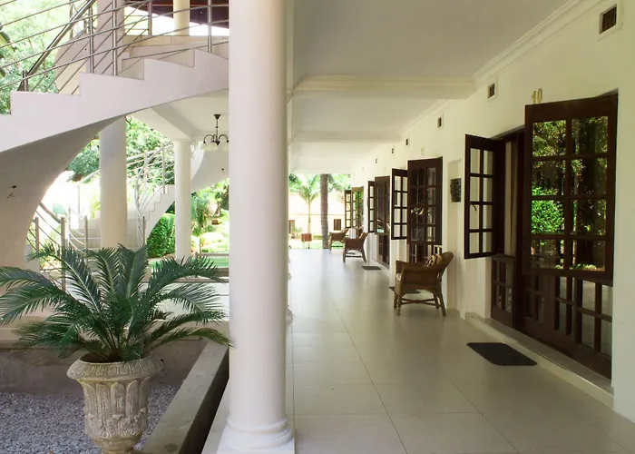 Motsamai Guest Lodge