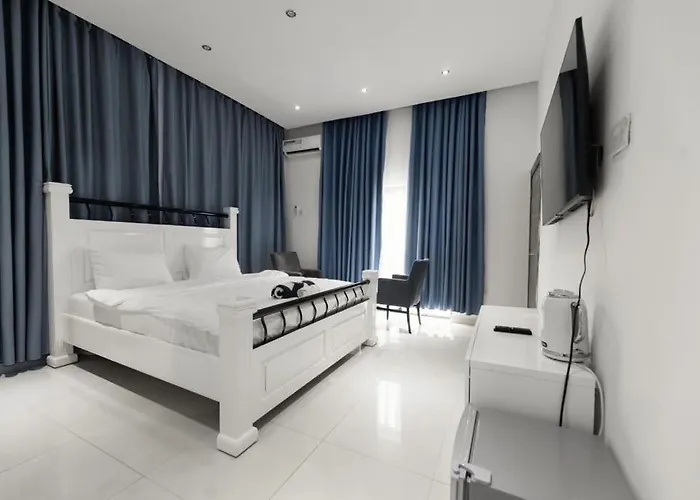 Chamis Suites