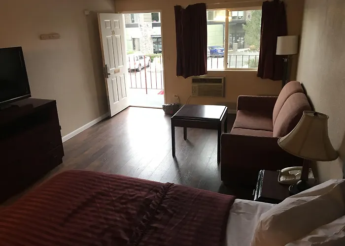 Smokey Point Motor Inn