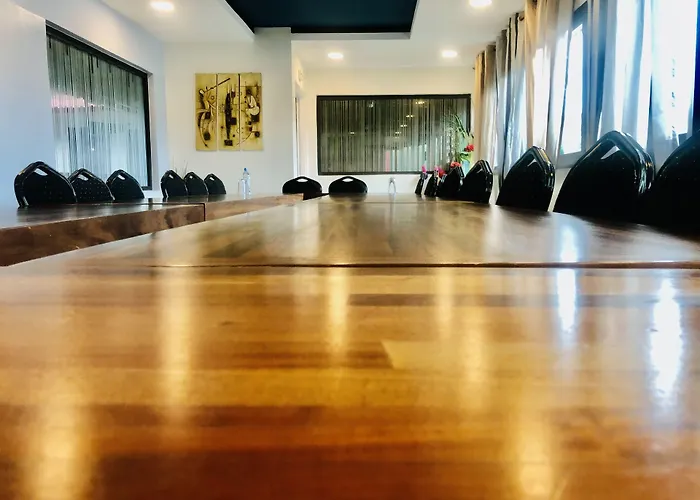 Detente Hotel