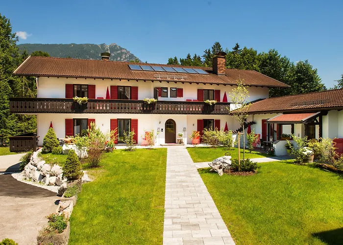 Bayern Resort Hotel - Adults only - mit Zugspitzblick - Eibsee-Nähe - Wellnessbereich - Naturpool im Sommer