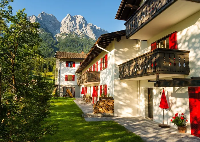 Bayern Resort Hotel - Adults only - mit Zugspitzblick - Eibsee-Nähe - Wellnessbereich - Naturpool im Sommer