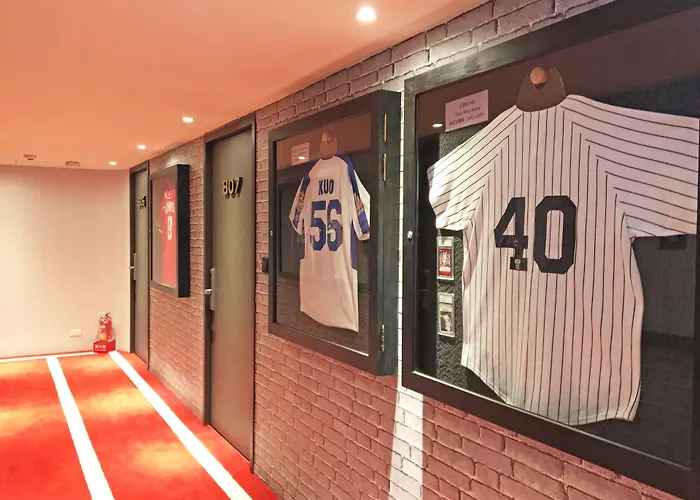 La Hotel-Baseball Theme Hall