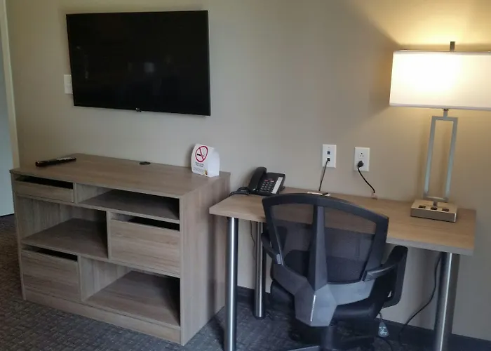 Super 8 By Wyndham Mont Laurier