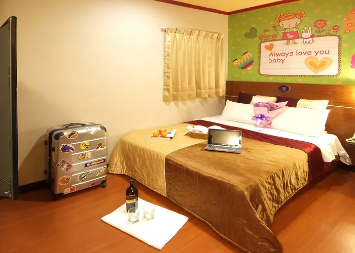 Golden Swallow Hotel
