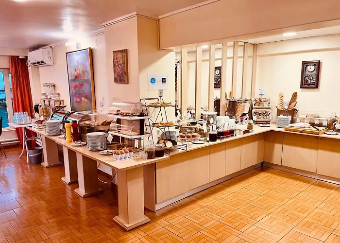 Triton Hotel Piraeus