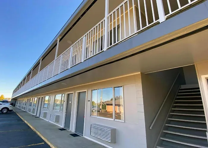Lake Logan Inn
