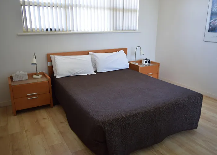 Glenelg Holiday Apartments - Corfu 200 Meters To The Beach Free Parking