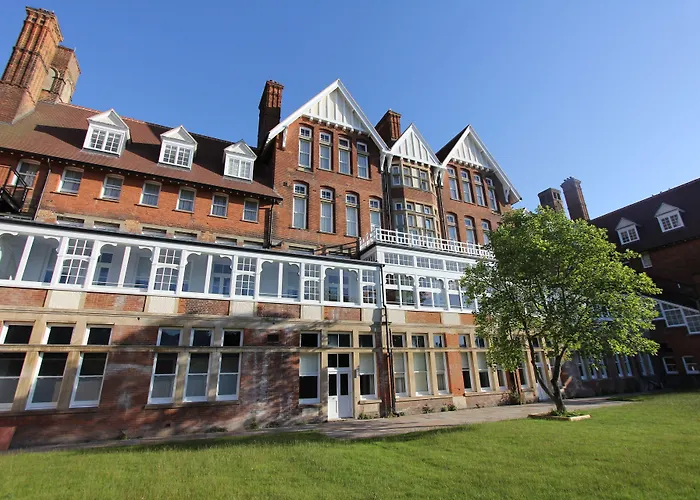 Yarrow Hotel