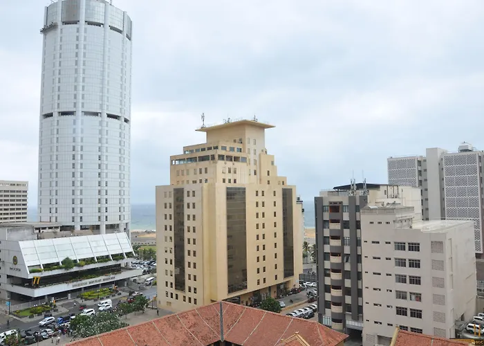 Fairway Colombo - Sri Lanka'S First Hotel With Robot Technology