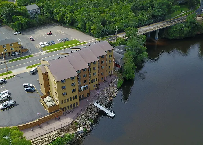 Natura Vue Resort & Boathouse