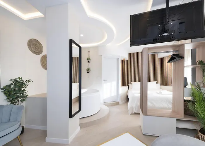 Málaga BOUTIQUE Luxury Jacuzzi - by N&N LUXE PROPERTIES