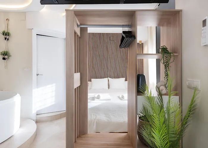 Málaga BOUTIQUE Luxury Jacuzzi - by N&N LUXE PROPERTIES