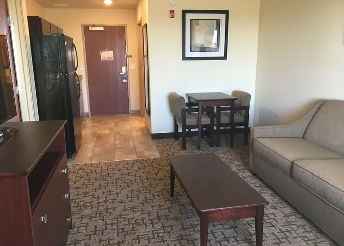 Cobblestone Hotel & Suites - Paxton
