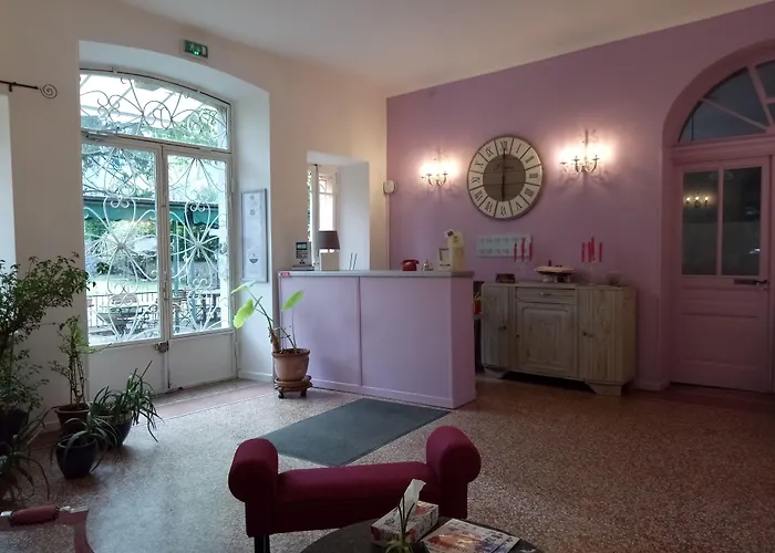 Logis Hotel Restaurant Le Domaine De La Regaliere