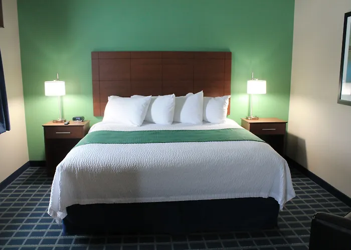 Reston Lodge & Suites - Emmetsburg
