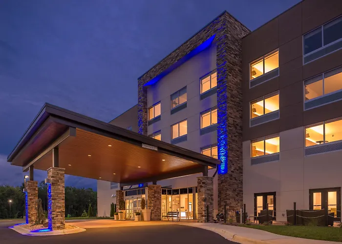 Holiday Inn Express & Suites Farmville By Ihg