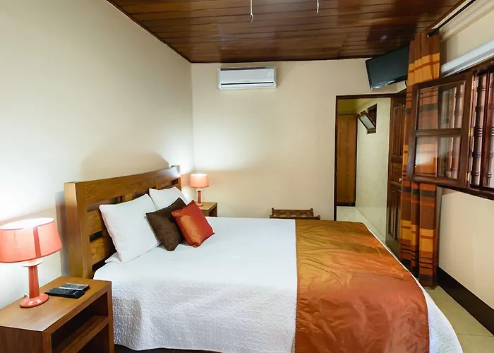 Hotel Flor De Sarta