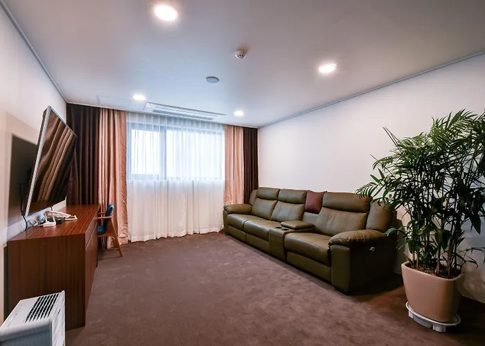 Sea Moon Tourist Hotel