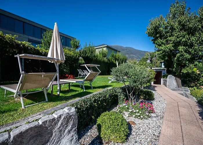 Ascona Lodge, Pool & Garden Retreat