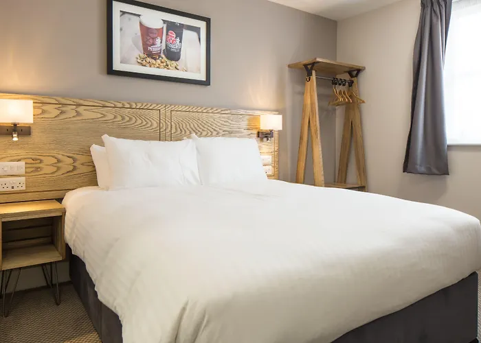 The Raven'S Cliff Lodge By Marston'S Inns