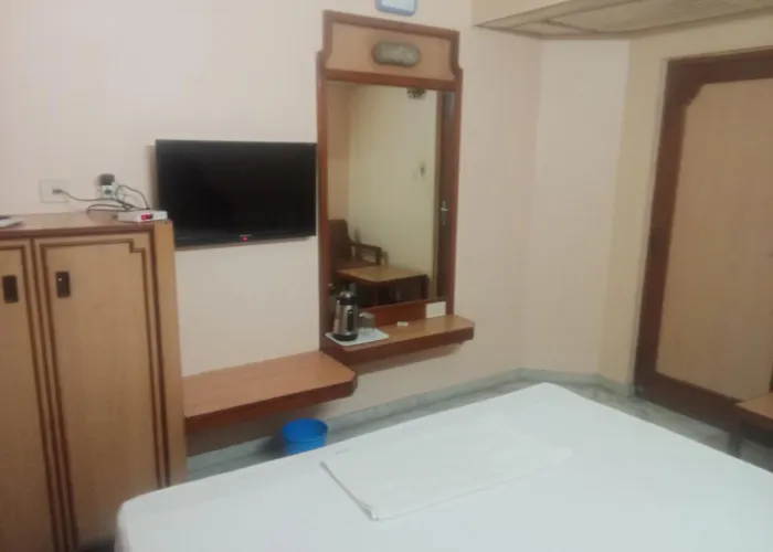 Hotel Valluvar