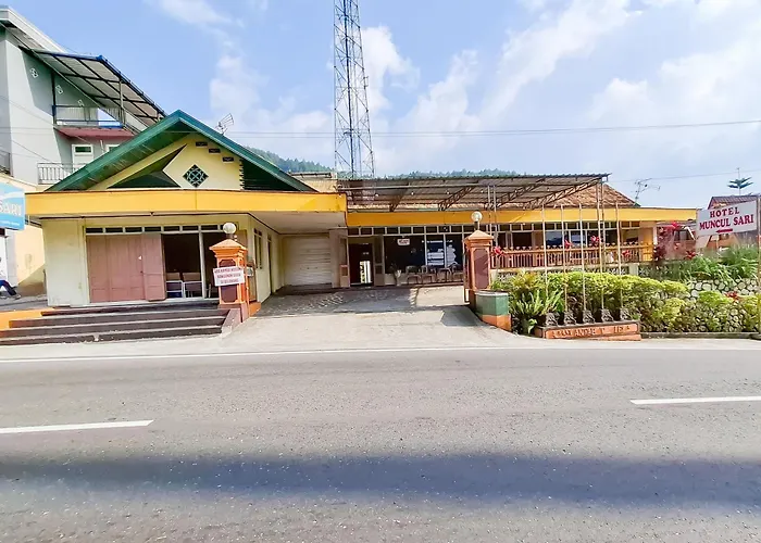 Hotel Muncul Sari Near Bukit Sekipan Tawangmangu Redpartner