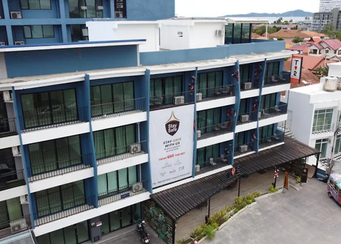 Jomtien Beach Sleep Inn - Steps From Beach & Market