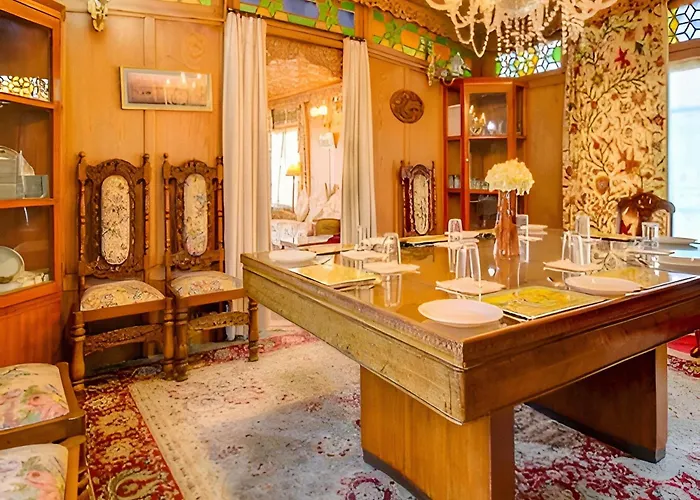 Hareem Group Of Houseboats