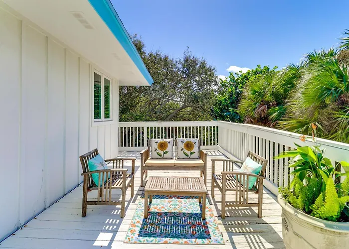 Walk To Wabasso Beach: Home W/ Hot Tub & Bikes