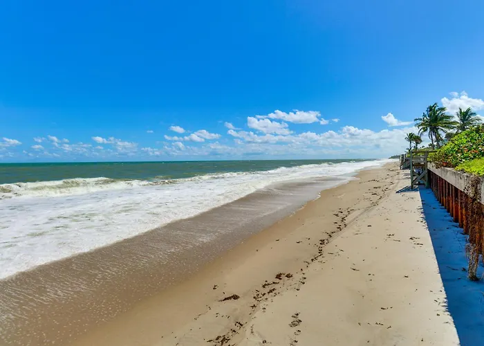 Walk To Wabasso Beach: Home W/ Hot Tub & Bikes