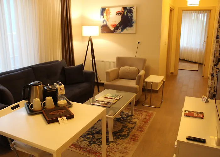 12 Rooms Hotel
