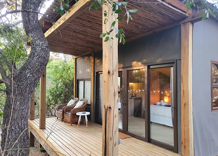 Kingfisher Creek Safari Lodge
