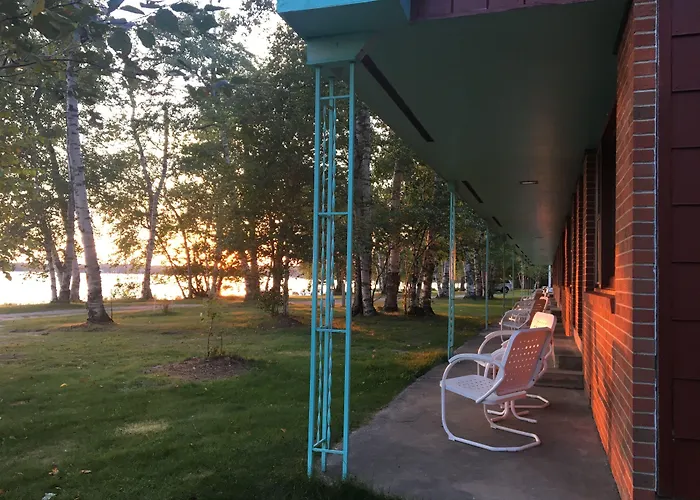Historic Birch Lodge And Motel