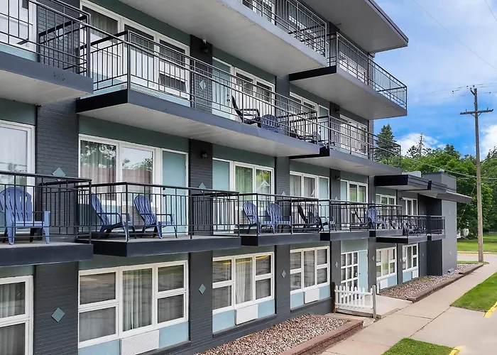 Clarion Pointe Rhinelander Downtown
