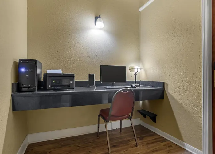 Best Western Plus Shamrock Inn & Suites