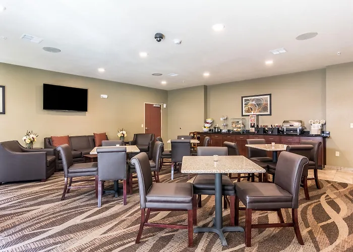 Cobblestone Hotel & Suites - Torrington