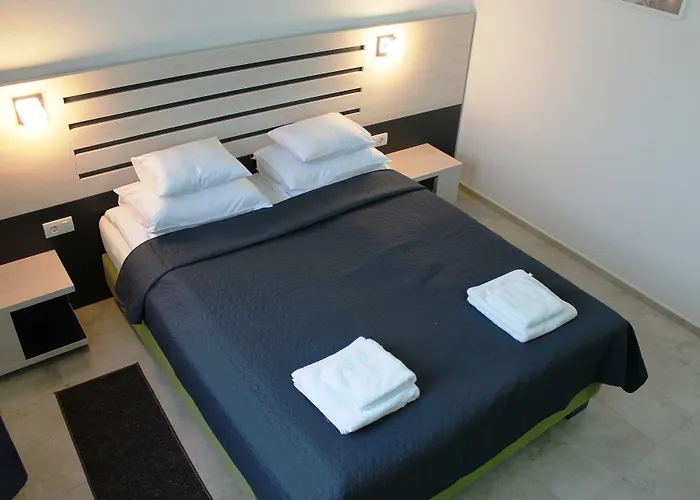 Garni Hotel 11Tica Dm